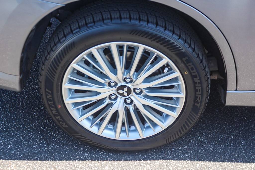 Thumbnail: 2019 Mitsubishi Outlander - 7