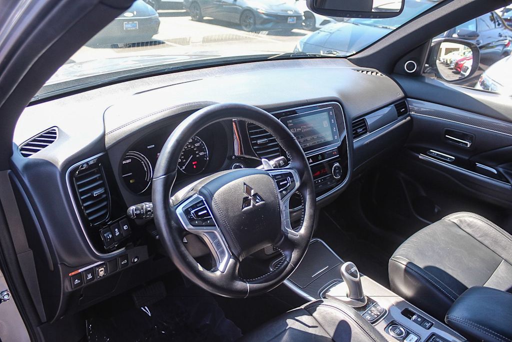 Thumbnail: 2019 Mitsubishi Outlander - 13