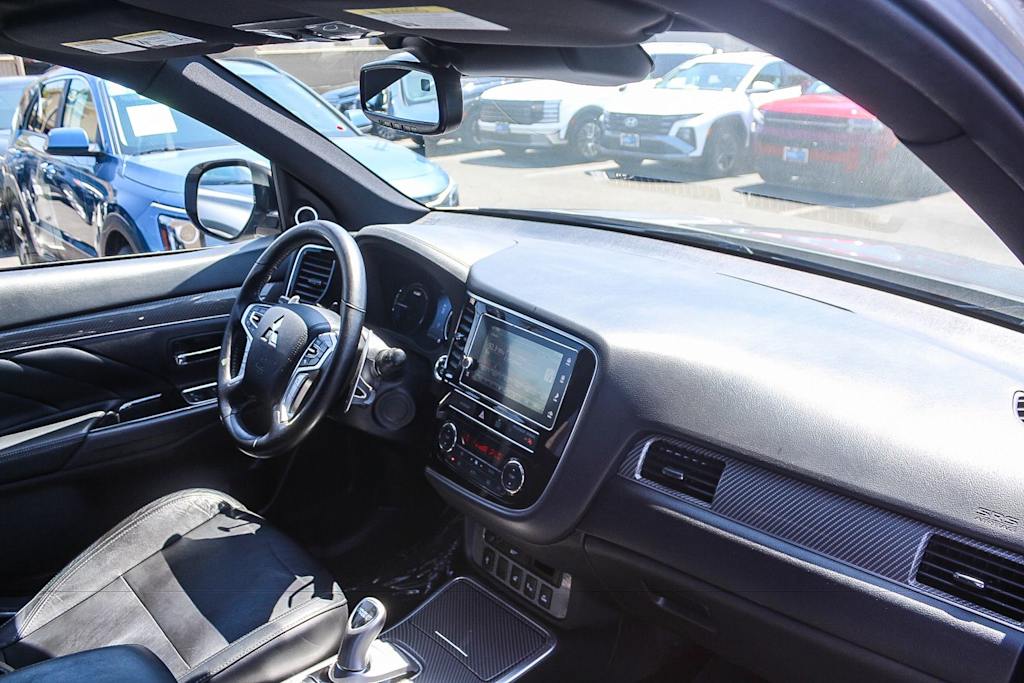 Thumbnail: 2019 Mitsubishi Outlander - 12