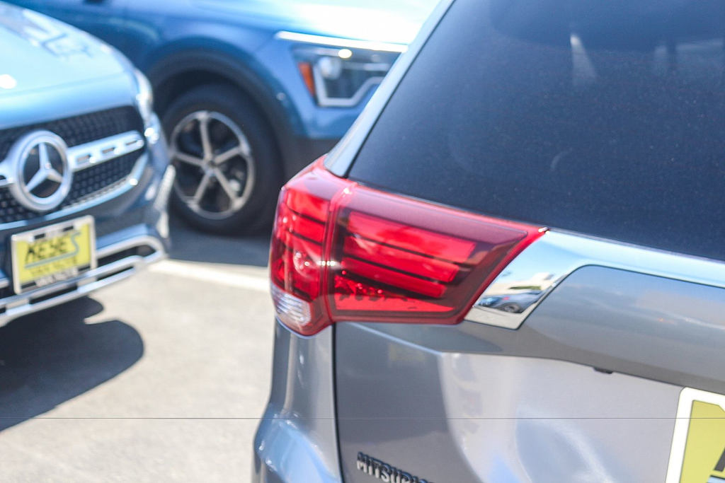 Thumbnail: 2019 Mitsubishi Outlander - 21