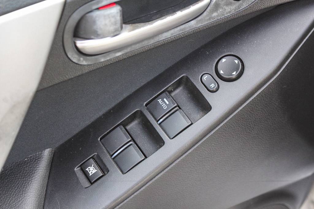 Thumbnail: 2010 Mazda Mazda3 - 26