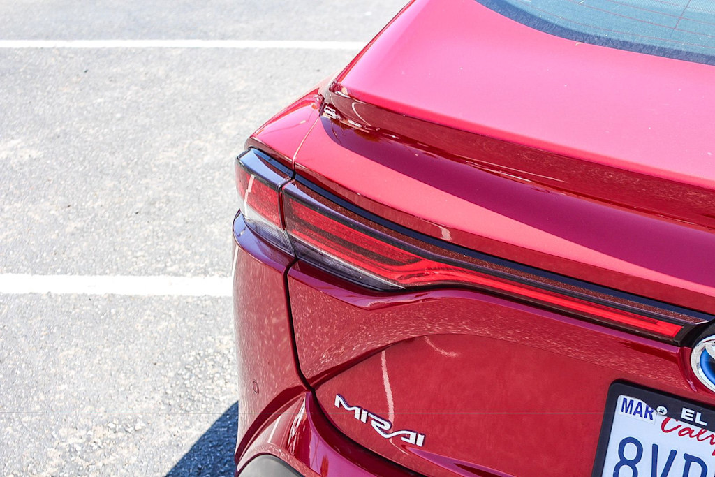 Thumbnail: 2021 Toyota Mirai - 18