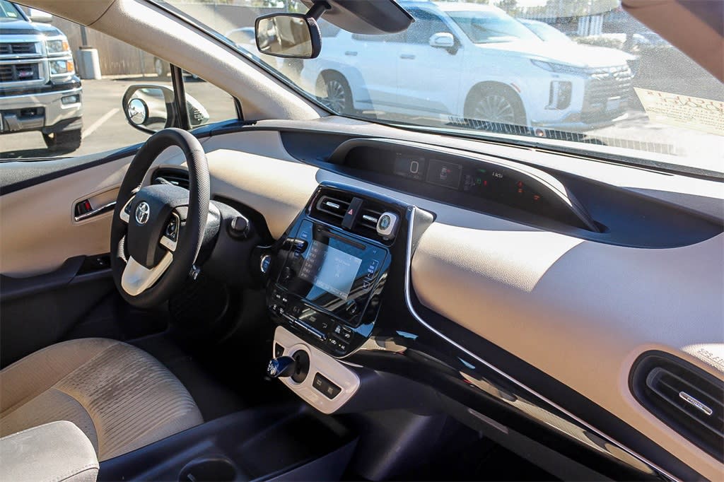 Thumbnail: 2017 Toyota Prius - 12