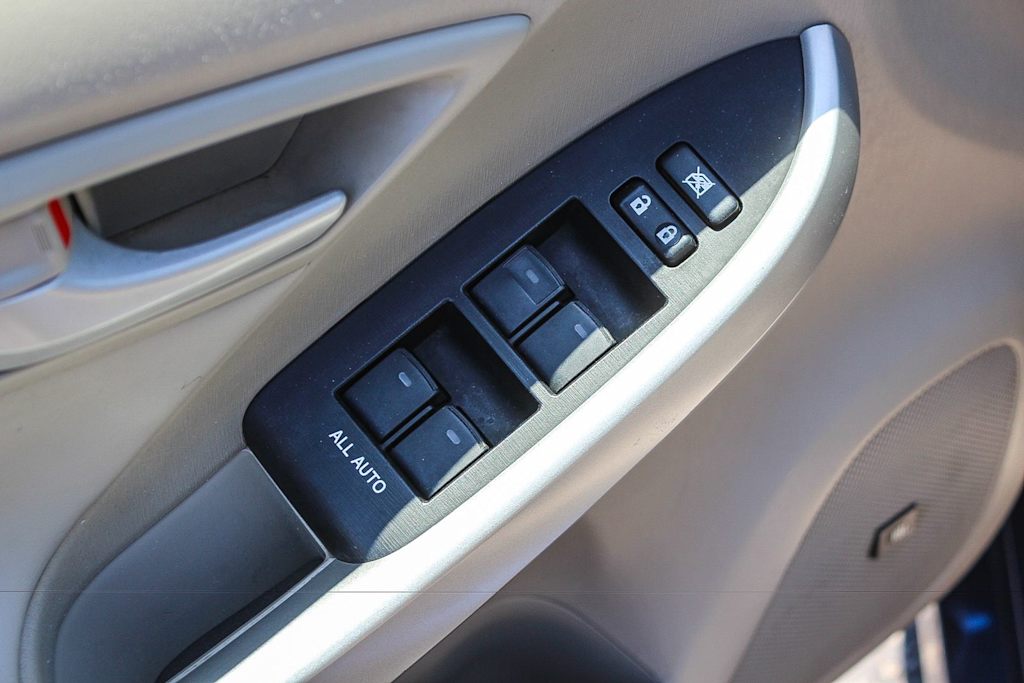 Thumbnail: 2010 Toyota Prius - 21