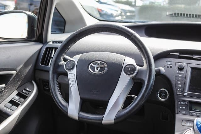 2010 Toyota Prius Four 13