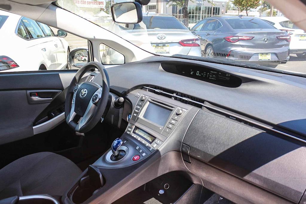 Thumbnail: 2015 Toyota Prius - 12