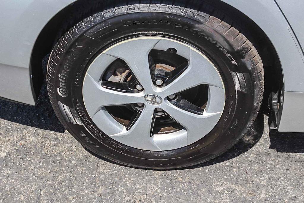 Thumbnail: 2015 Toyota Prius - 7