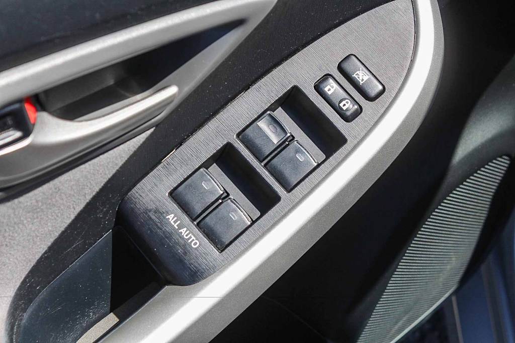 Thumbnail: 2015 Toyota Prius - 25
