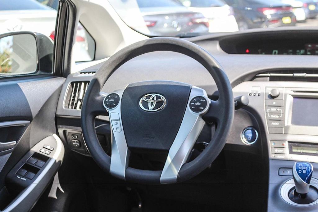 Thumbnail: 2015 Toyota Prius - 11