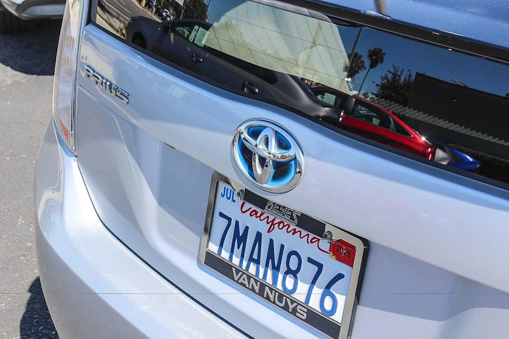 Thumbnail: 2015 Toyota Prius - 6