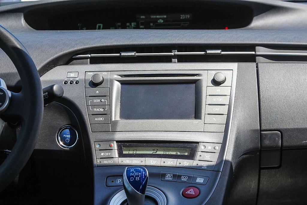 Thumbnail: 2015 Toyota Prius - 13