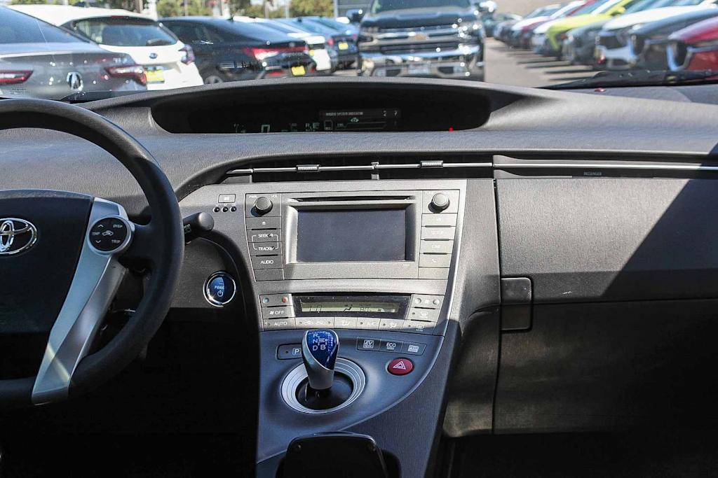 Thumbnail: 2015 Toyota Prius - 9