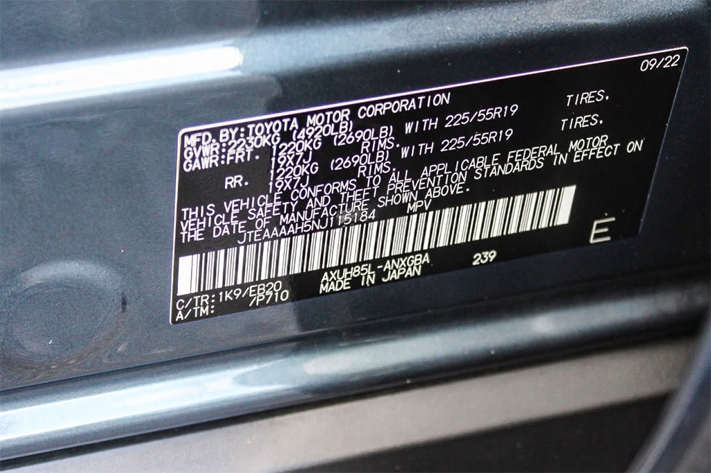 2022 Toyota Venza XLE 28