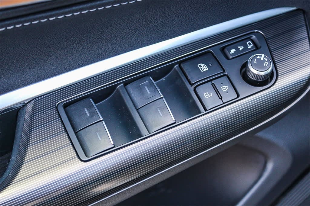 2022 Toyota Venza XLE 24