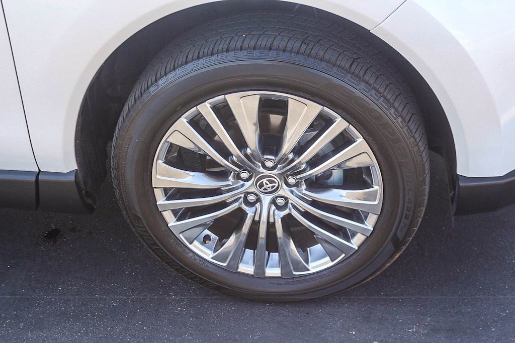 Thumbnail: 2023 Toyota Venza - 22