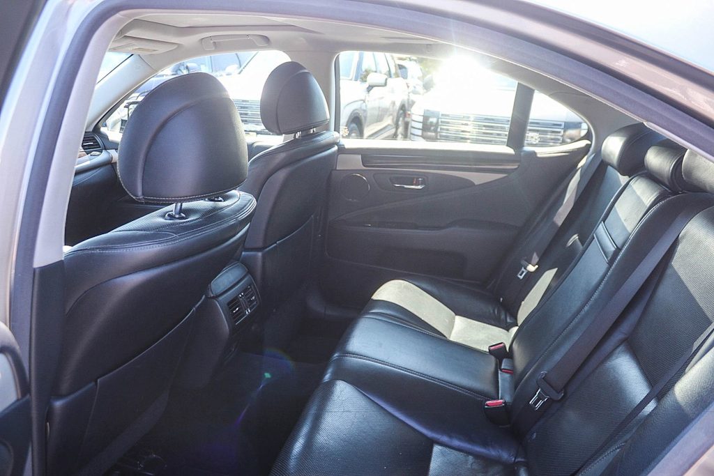 Thumbnail: 2016 Lexus LS - 11