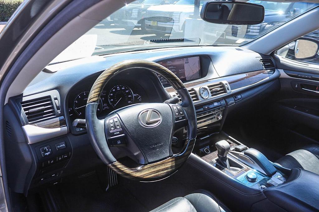 Thumbnail: 2016 Lexus LS - 13