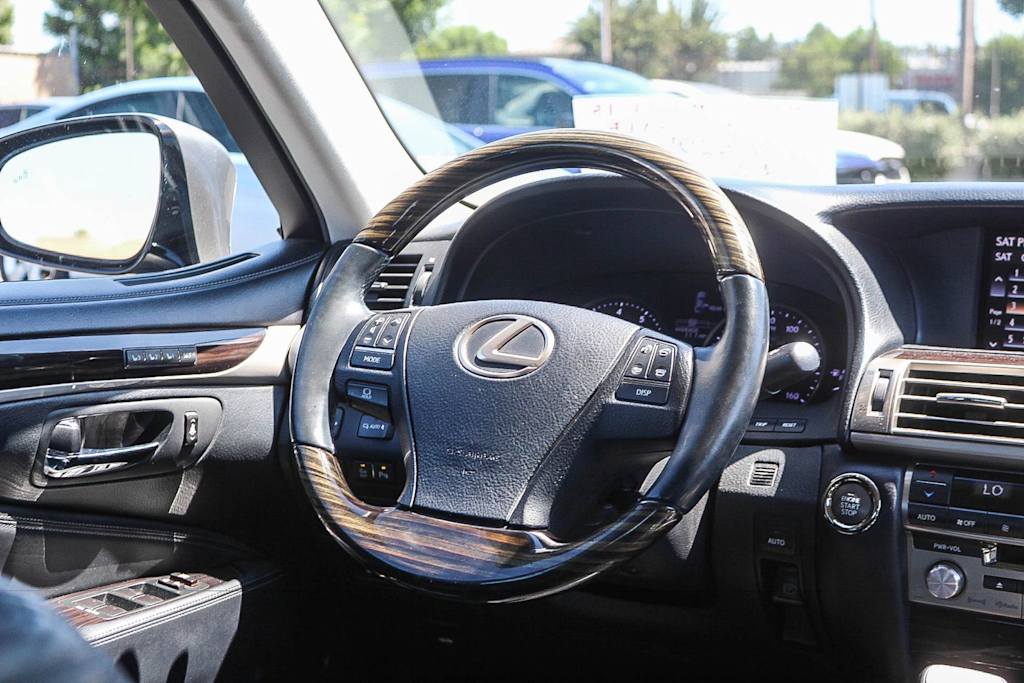 Thumbnail: 2016 Lexus LS - 9