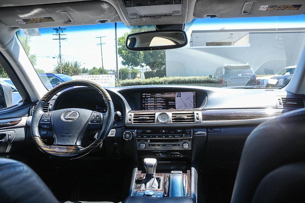 Thumbnail: 2016 Lexus LS - 2