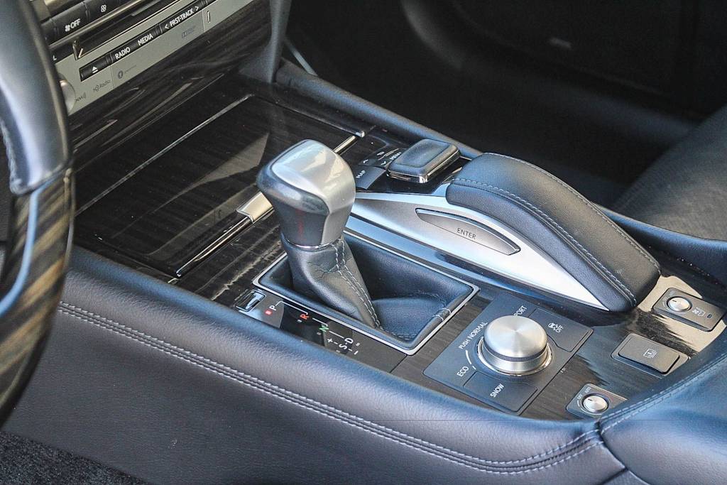 Thumbnail: 2016 Lexus LS - 13