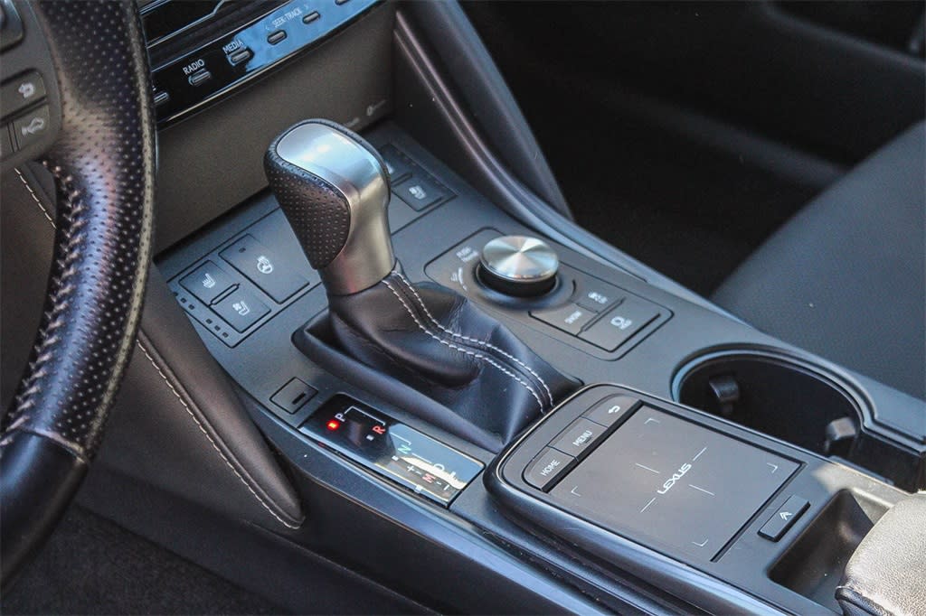 Thumbnail: 2022 Lexus IS - 15