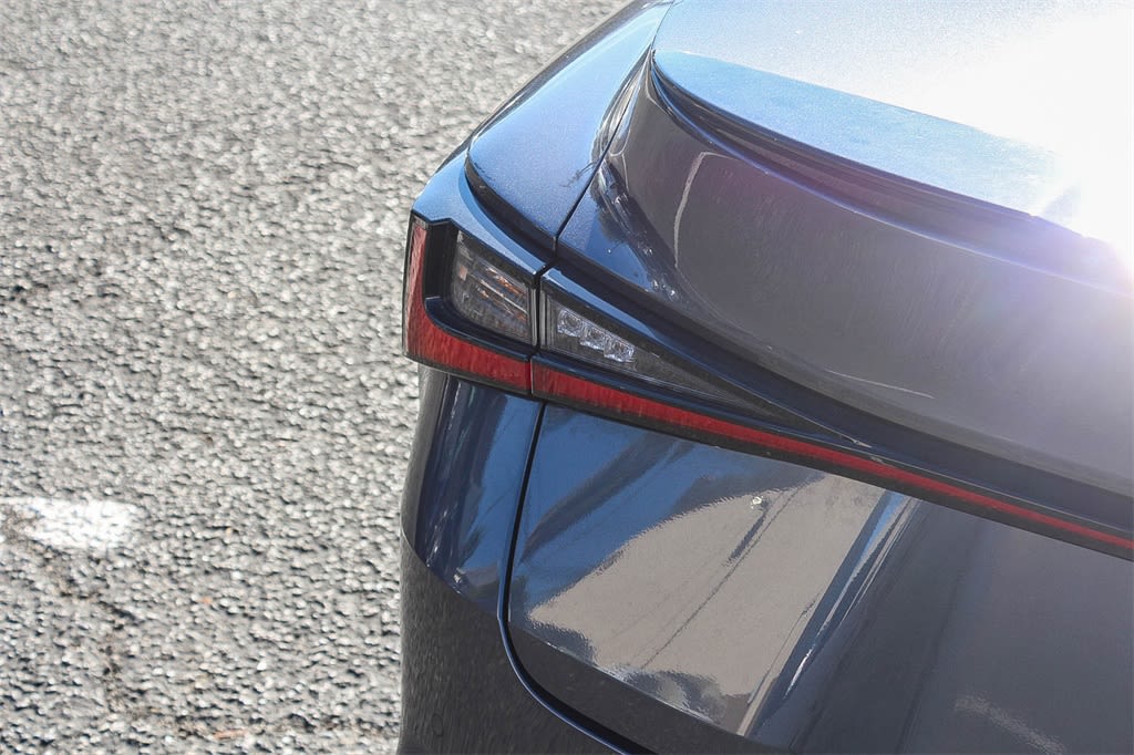 Thumbnail: 2022 Lexus IS - 18