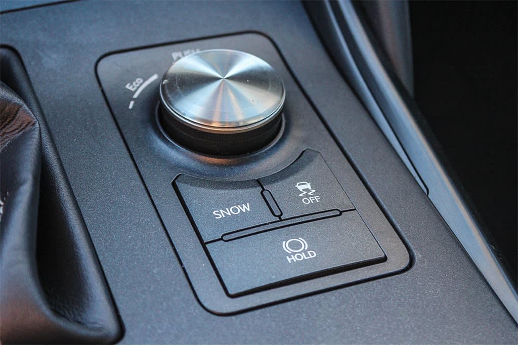 Thumbnail: 2022 Lexus IS - 34