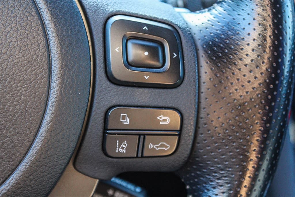 Thumbnail: 2022 Lexus IS - 32