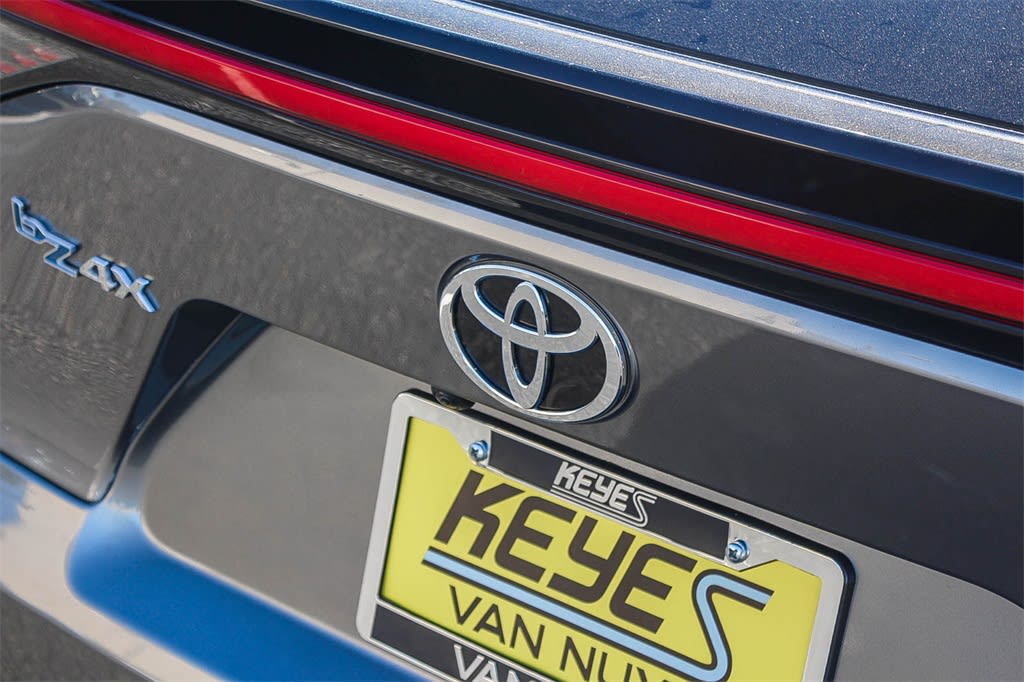 Thumbnail: 2023 Toyota bZ4X - 22