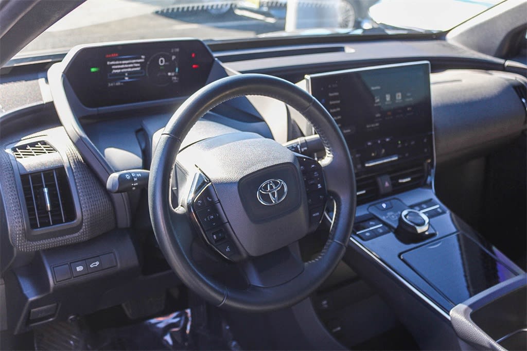 Thumbnail: 2023 Toyota bZ4X - 13