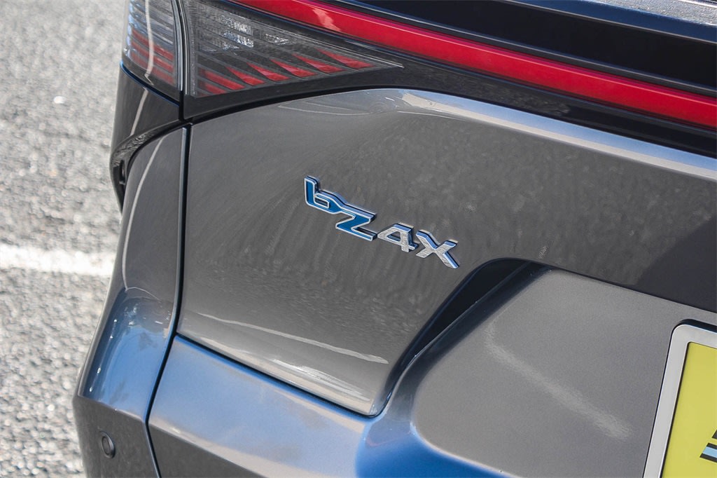 Thumbnail: 2023 Toyota bZ4X - 6