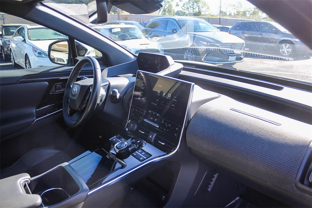 Thumbnail: 2023 Toyota bZ4X - 12