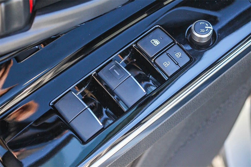 Thumbnail: 2023 Toyota bZ4X - 29