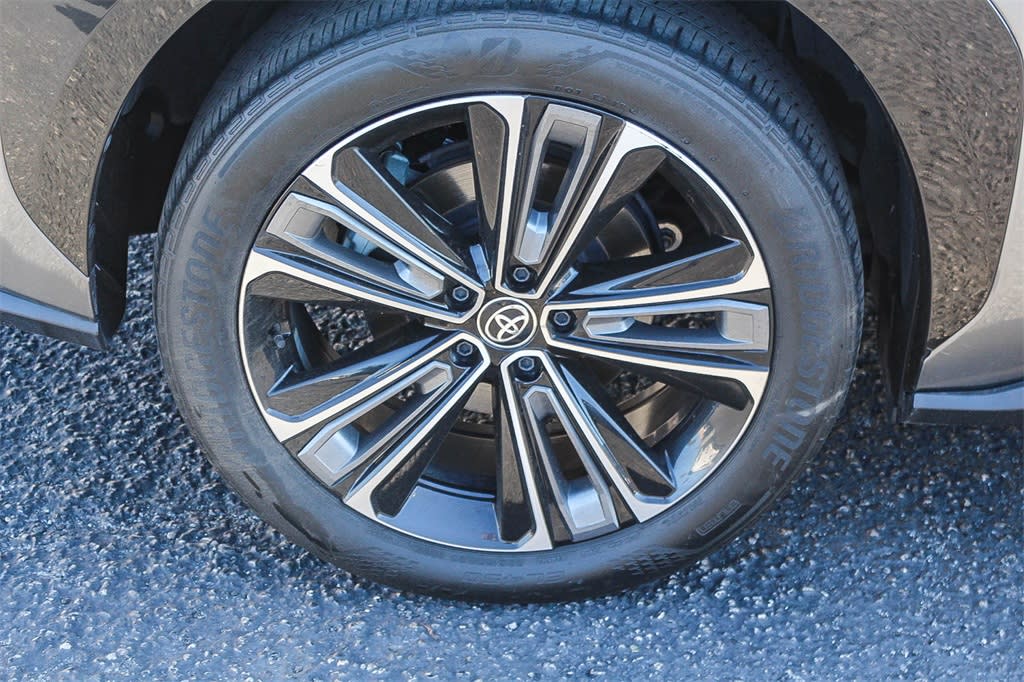 Thumbnail: 2023 Toyota bZ4X - 7