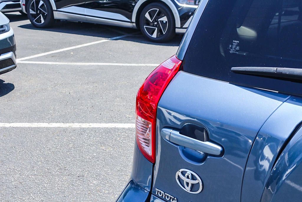 Thumbnail: 2008 Toyota RAV4 - 17