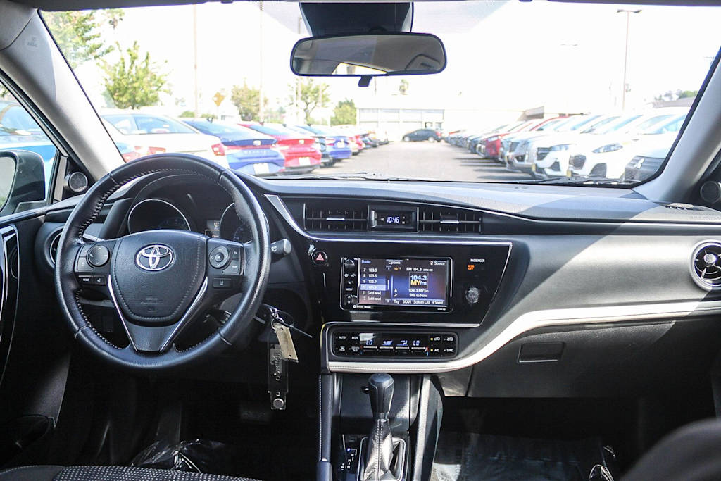 Thumbnail: 2018 Toyota Corolla iM - 2