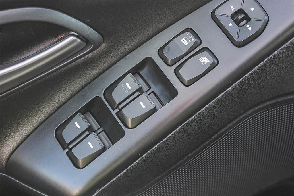 Thumbnail: 2014 Hyundai Tucson - 27