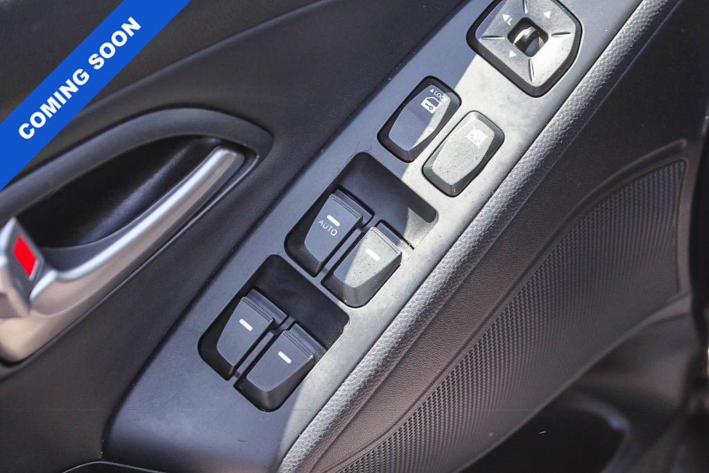 Thumbnail: 2011 Hyundai Tucson - 25