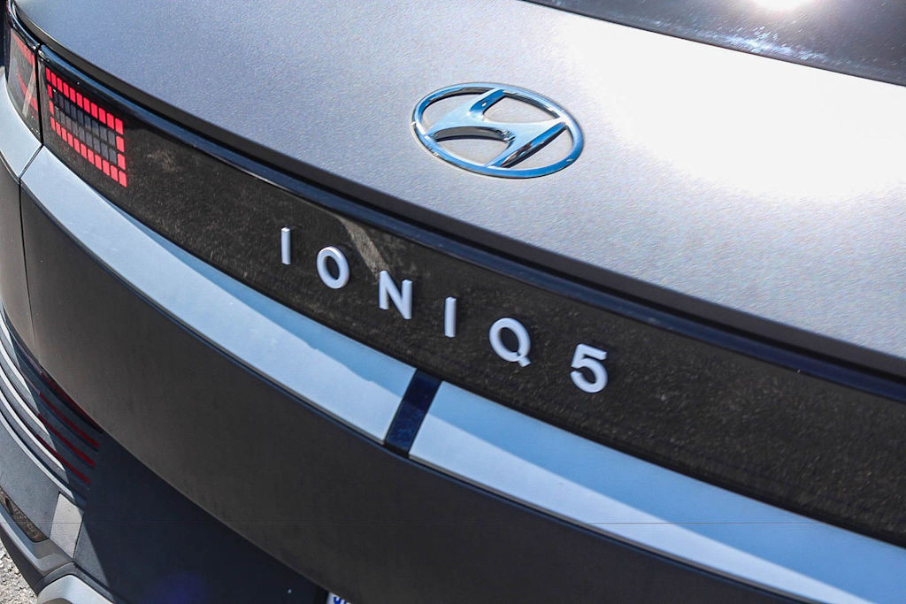Thumbnail: 2023 Hyundai Ioniq 5 - 11