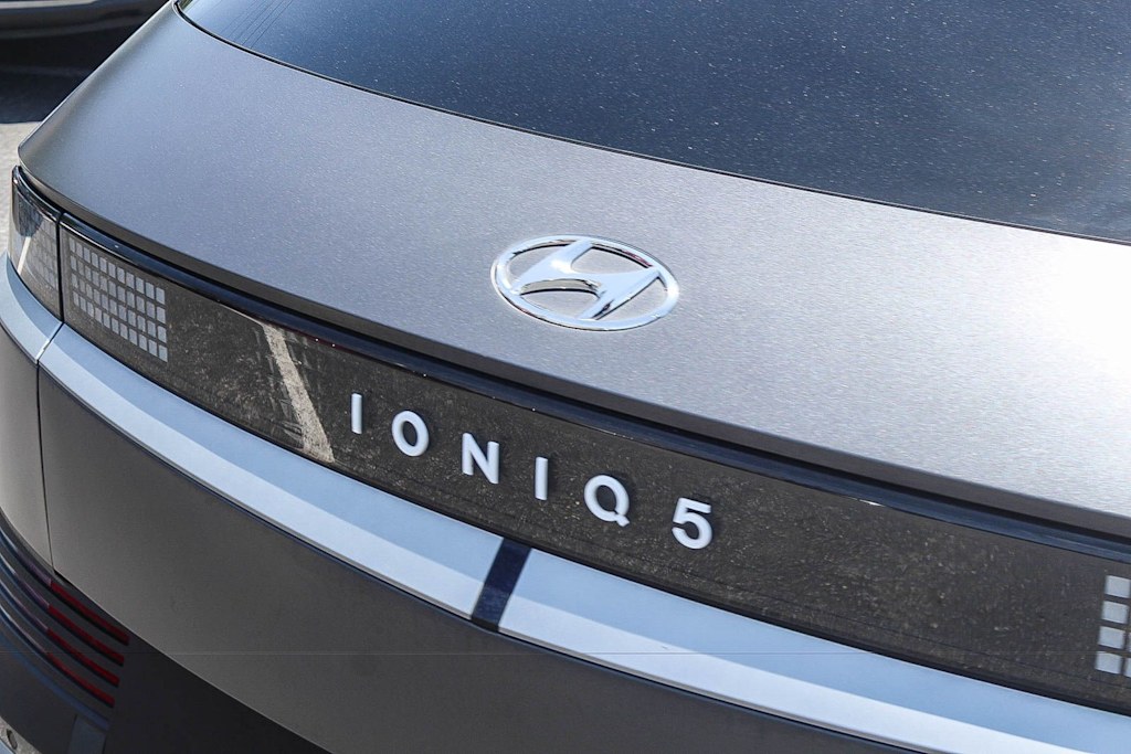 Thumbnail: 2023 Hyundai Ioniq 5 - 20