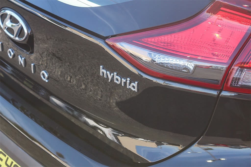 Thumbnail: 2022 Hyundai Ioniq - 22