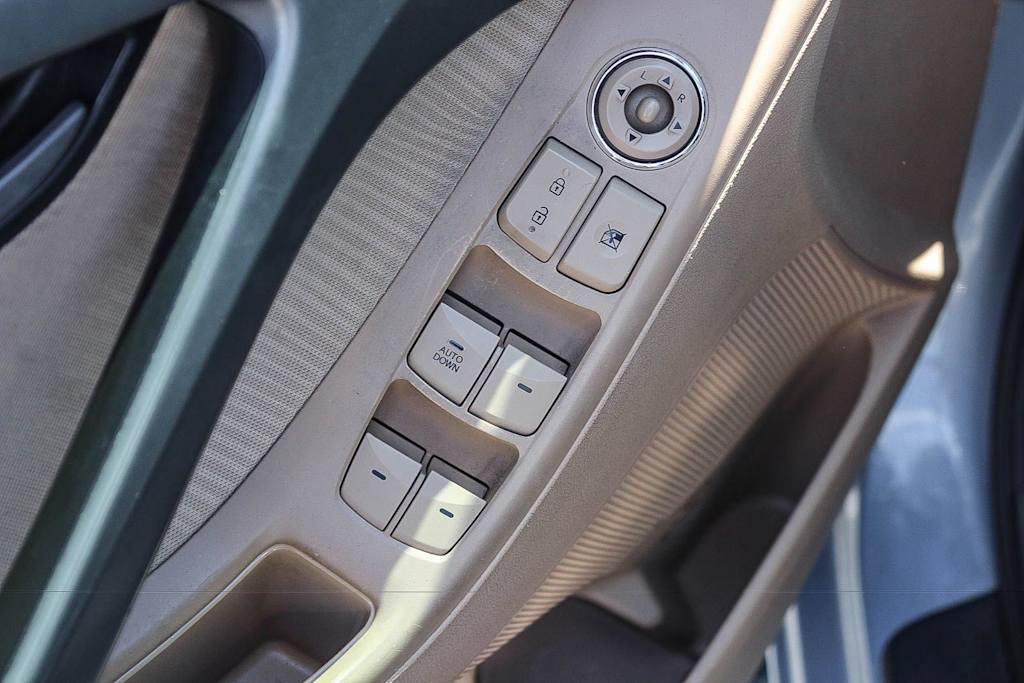 Thumbnail: 2012 Hyundai Elantra - 23