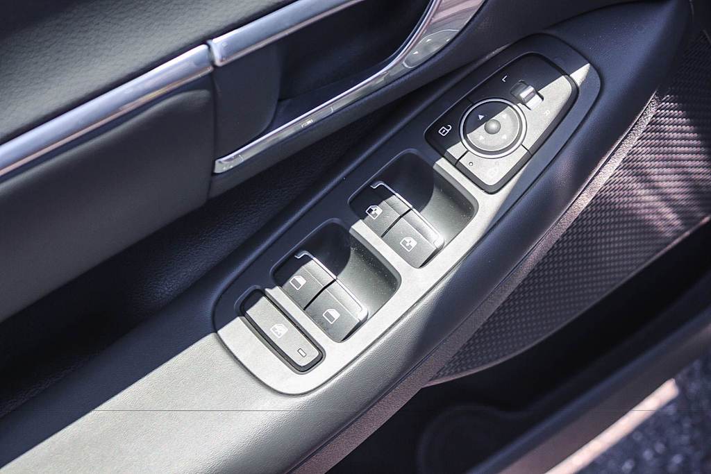 Thumbnail: 2022 Hyundai Sonata - 25