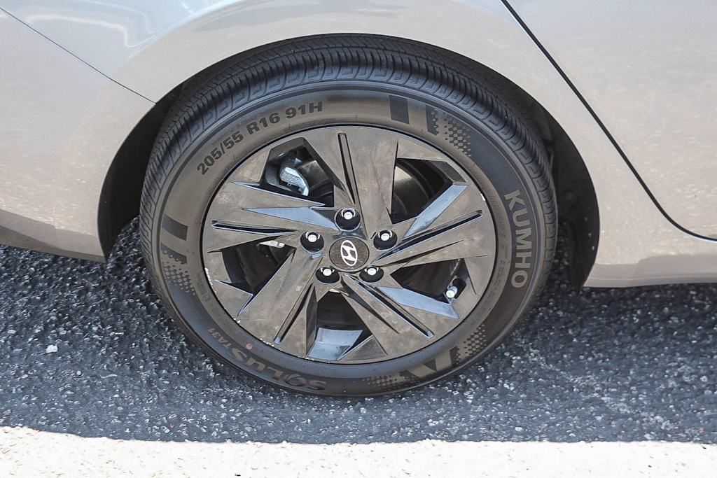Thumbnail: 2023 Hyundai Elantra - 7