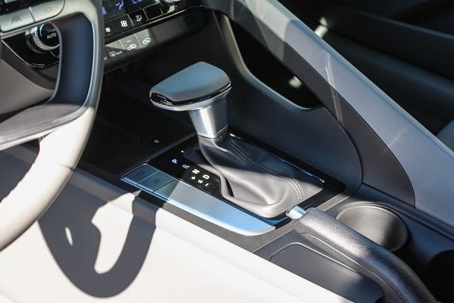 Thumbnail: 2025 Hyundai Elantra - 15