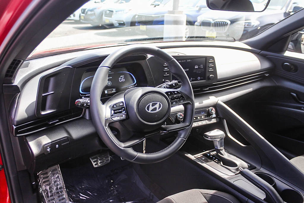 Thumbnail: 2025 Hyundai Elantra - 24