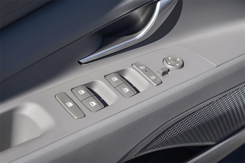 Thumbnail: 2025 Hyundai Elantra - 25