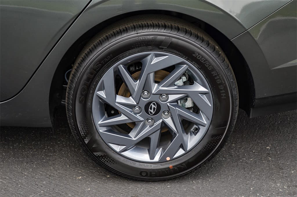 Thumbnail: 2025 Hyundai Elantra - 18