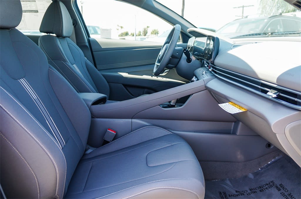 Thumbnail: 2025 Hyundai Elantra - 8