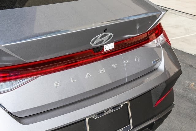 Thumbnail: 2025 Hyundai Elantra - 19